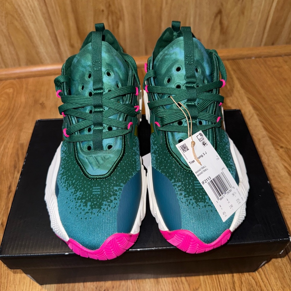 NEW Adidas Trey Young 3 Dark green/Gold/Metallic - Picture 3 of 9